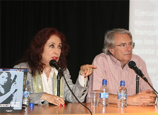 Lidia Falcón y Miguel Riera, durante la presentación del libro de la primera, 'Ejecución sumaria' (foto: José Sánchez).