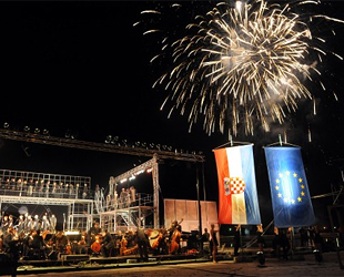 Fiesta en Rijeka para celebrar la adhesión de Croacia a la UE (foto: Silvano Jezina/novilist.hr).